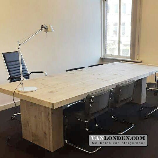 Steigerhouten vergadertafels