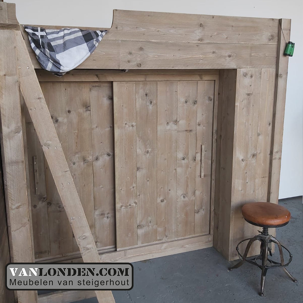 Steigerhouten hoogslaper met schuifdeurkast Jeppe