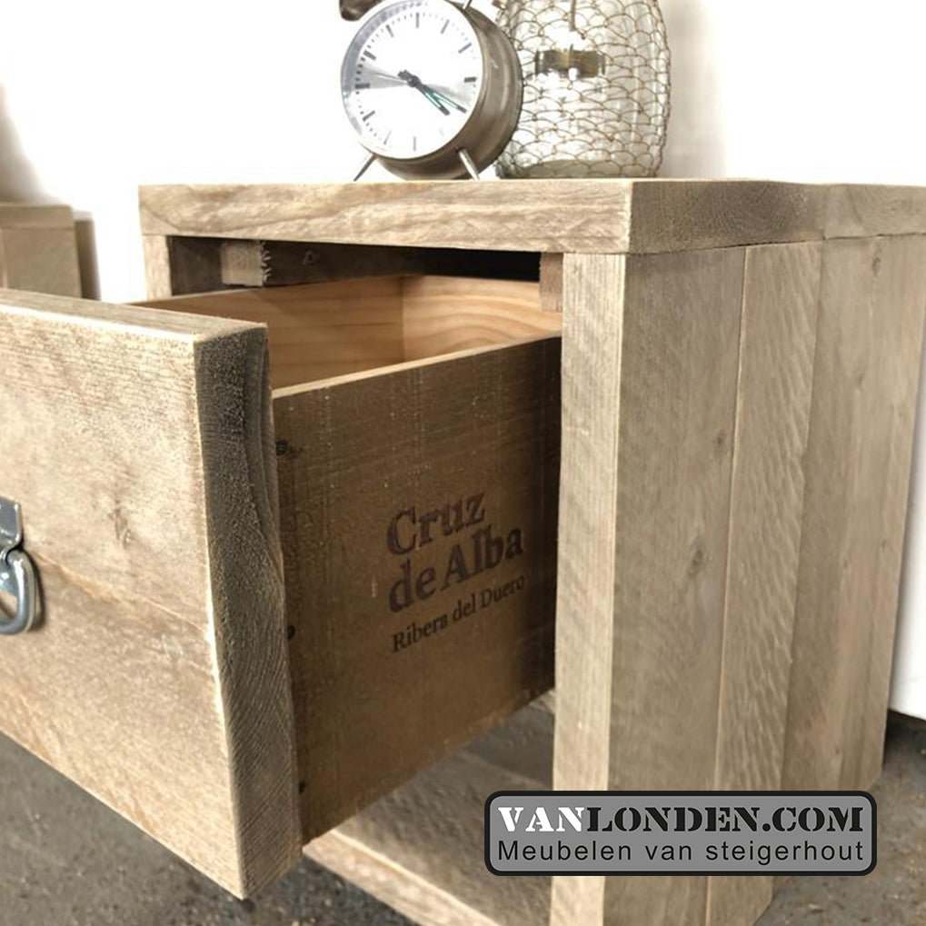 Steigerhouten nachtkastje Roger