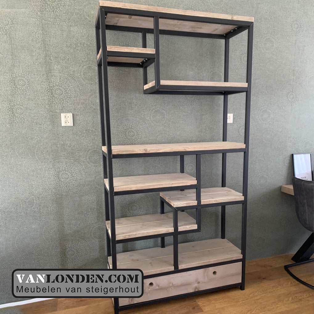 Steigerhouten vakkenkast Dani met stalen frame