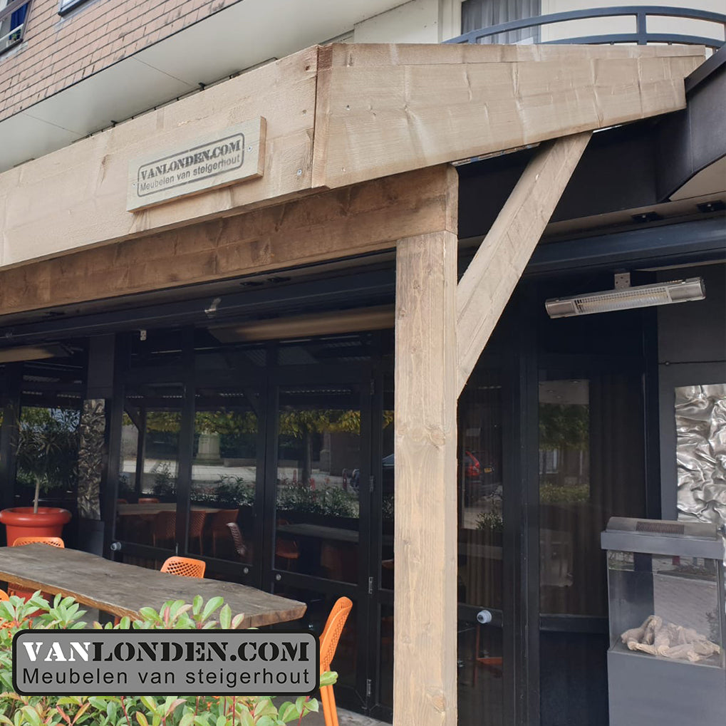 Terrasoverkapping met stalen golfplaten