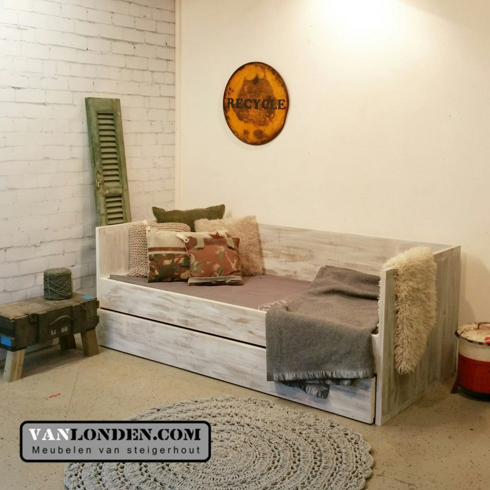 Steigerhouten bedbank Rosanne