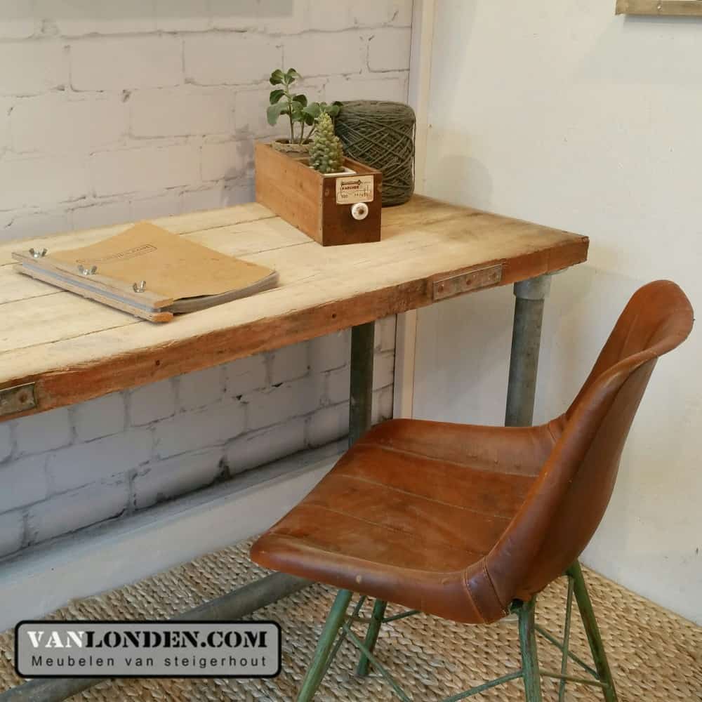 Steenschot houten bureau Jordy