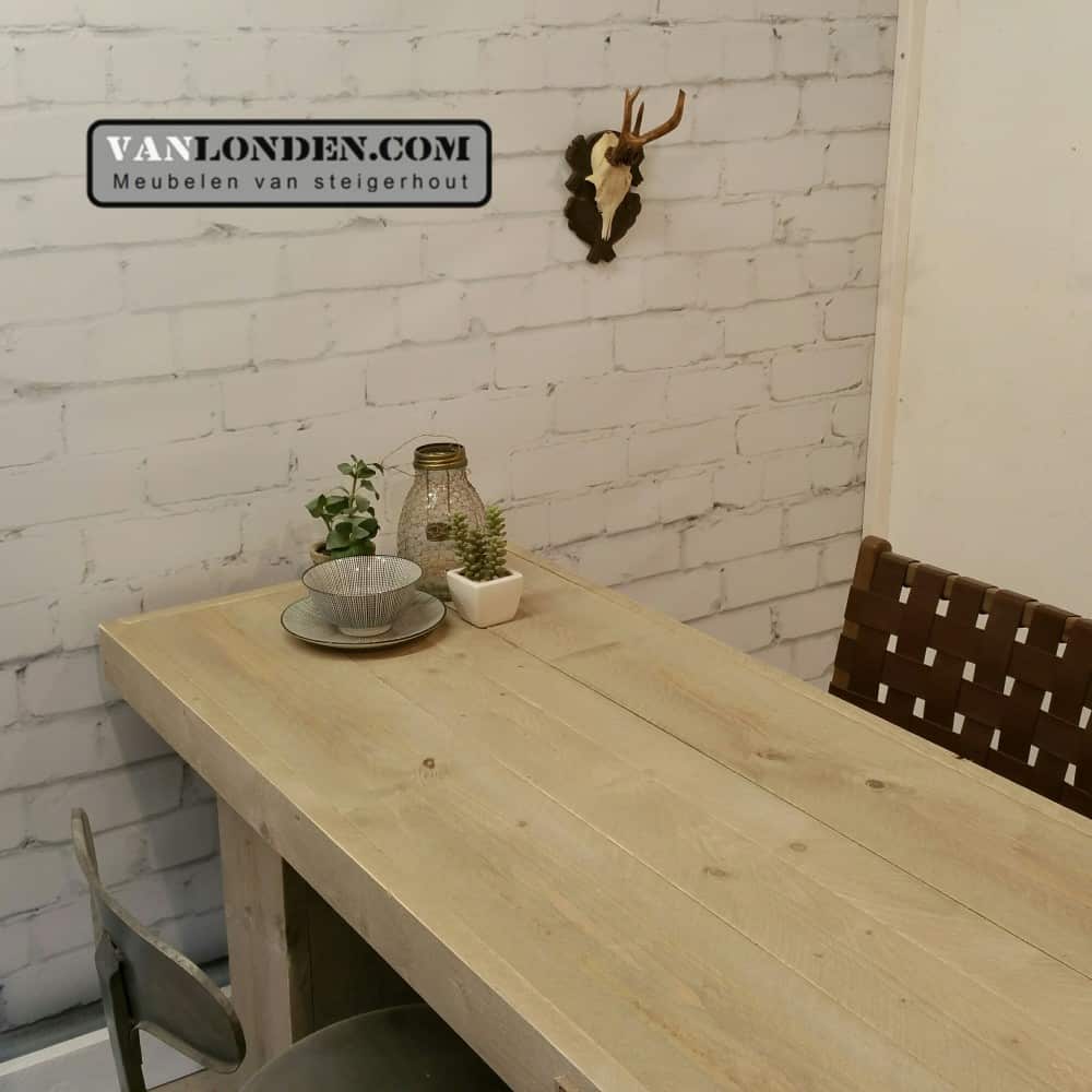 Steigerhouten tafel op wielen Arjan