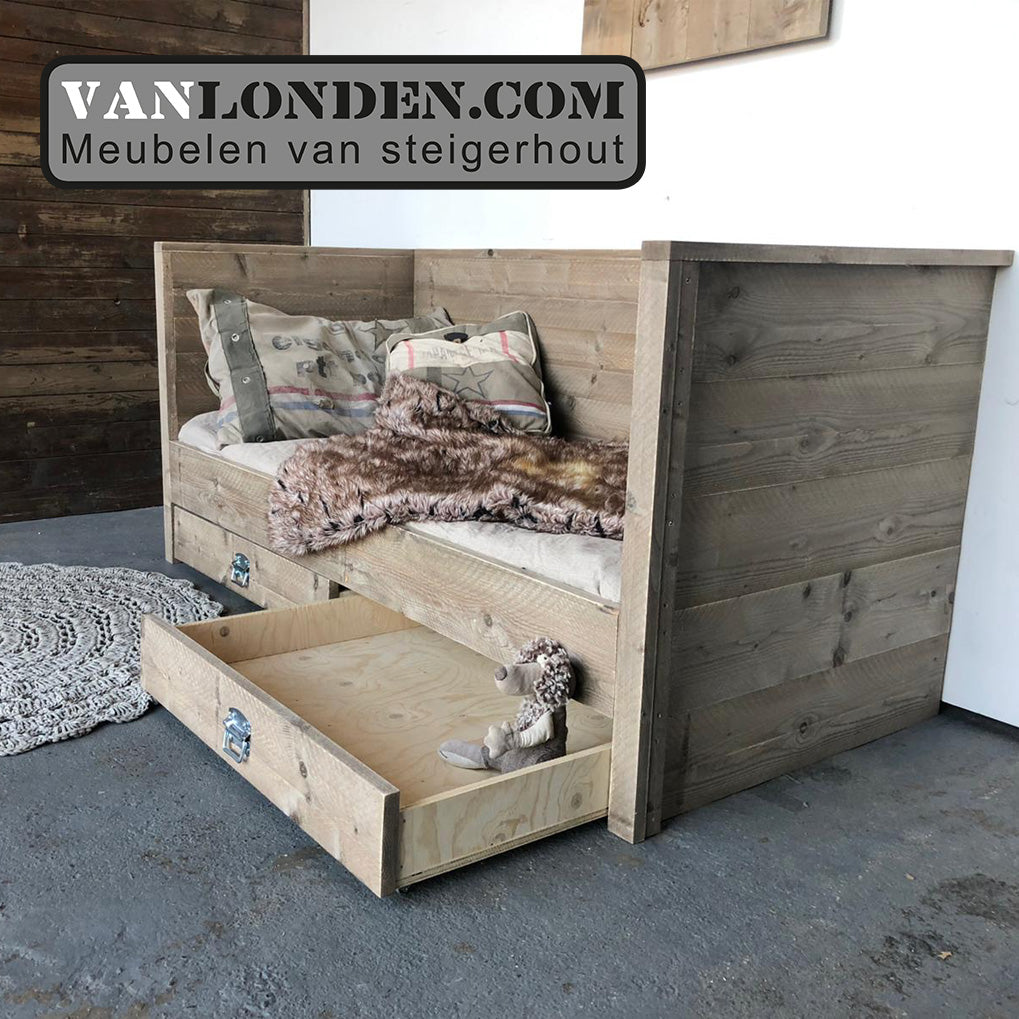 Steigerhouten kinderbedden