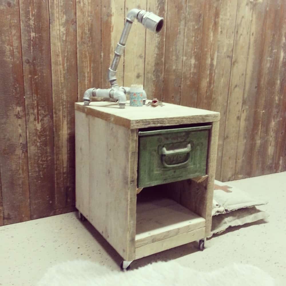 Steigerhouten nachtkastjes