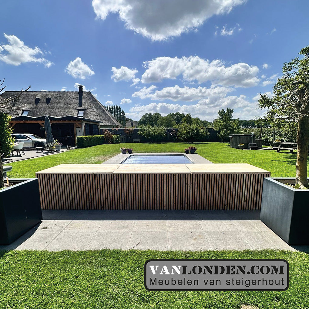 Douglas omkasting voor zwembad Rollo