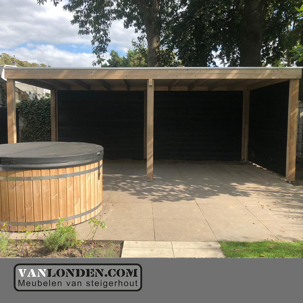 Steigerhout overkapping Rowan met zwarte zweedse rabat wanden