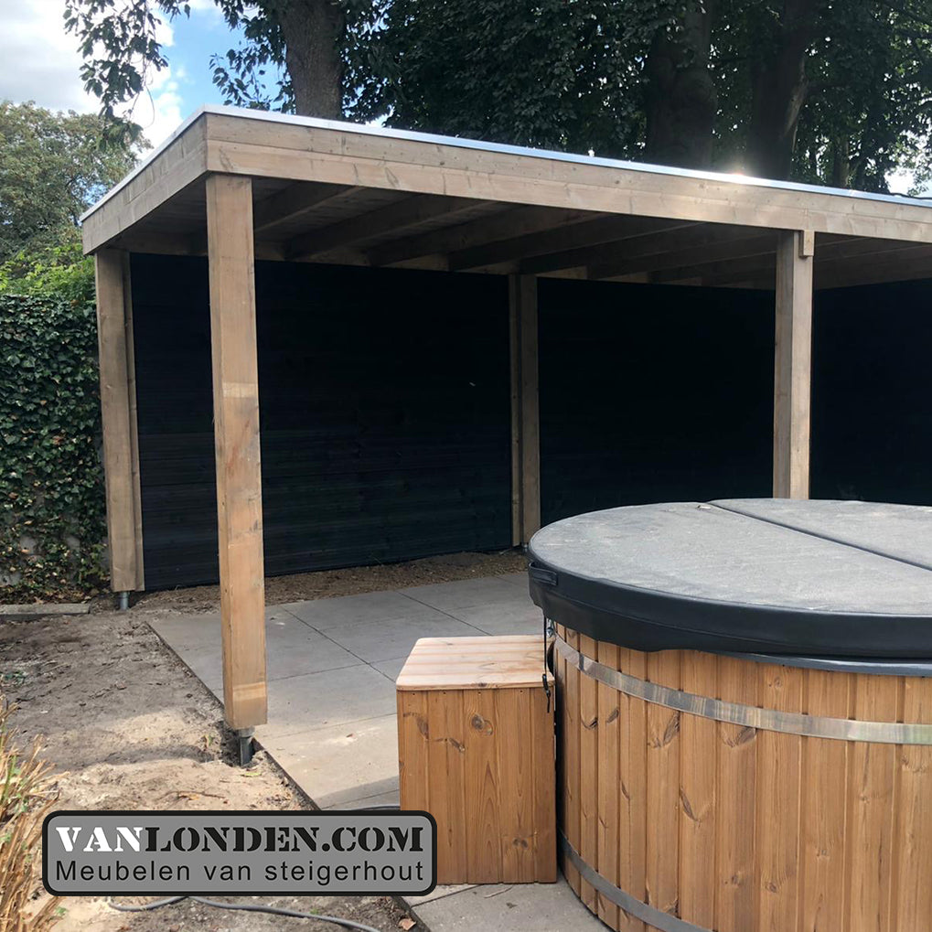 Steigerhout overkapping Rowan met zwarte zweedse rabat wanden