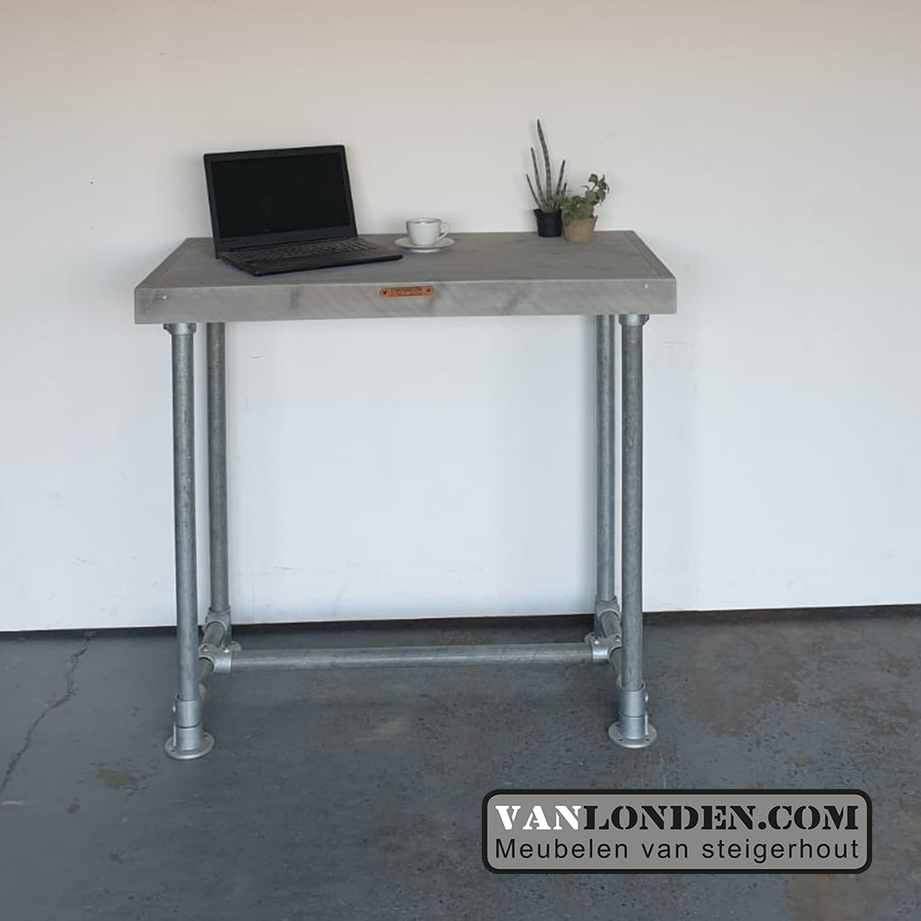 Steigerhout sta bureau Charley