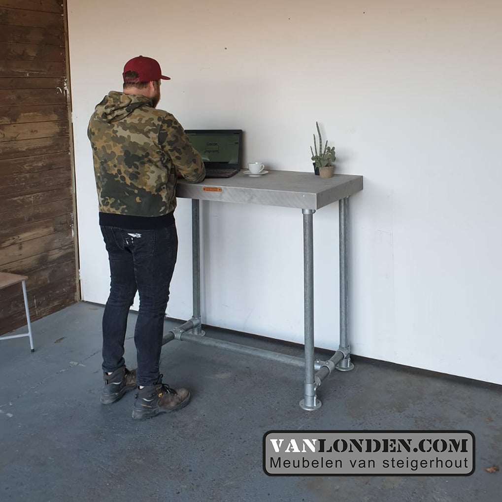 Steigerhout sta bureau Charley