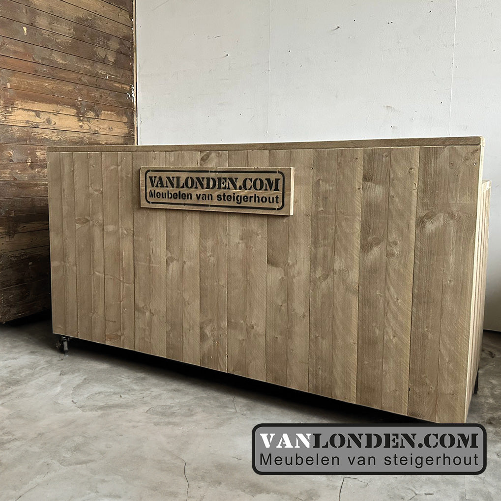 Steigerhouten bar sjef