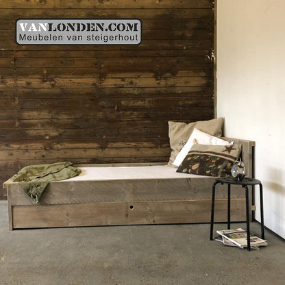 Steigerhouten bed met logeerlade Mats