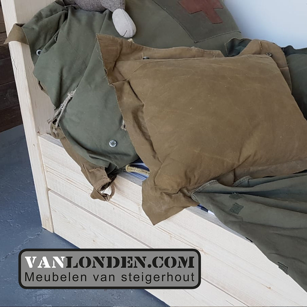 Steigerhouten bed met lade muis