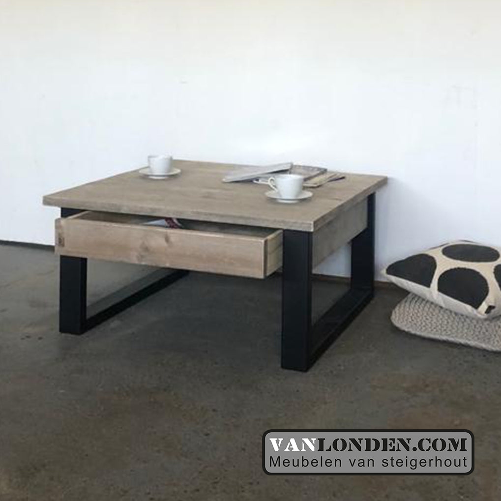 Steigerhouten bijzettafeltje Pippa