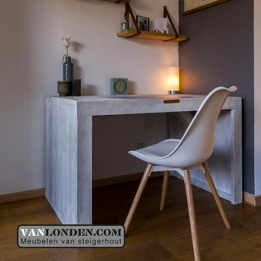 Steigerhouten bureau Danique