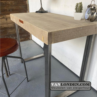 Steigerhouten bureau Silvya met stalen poten