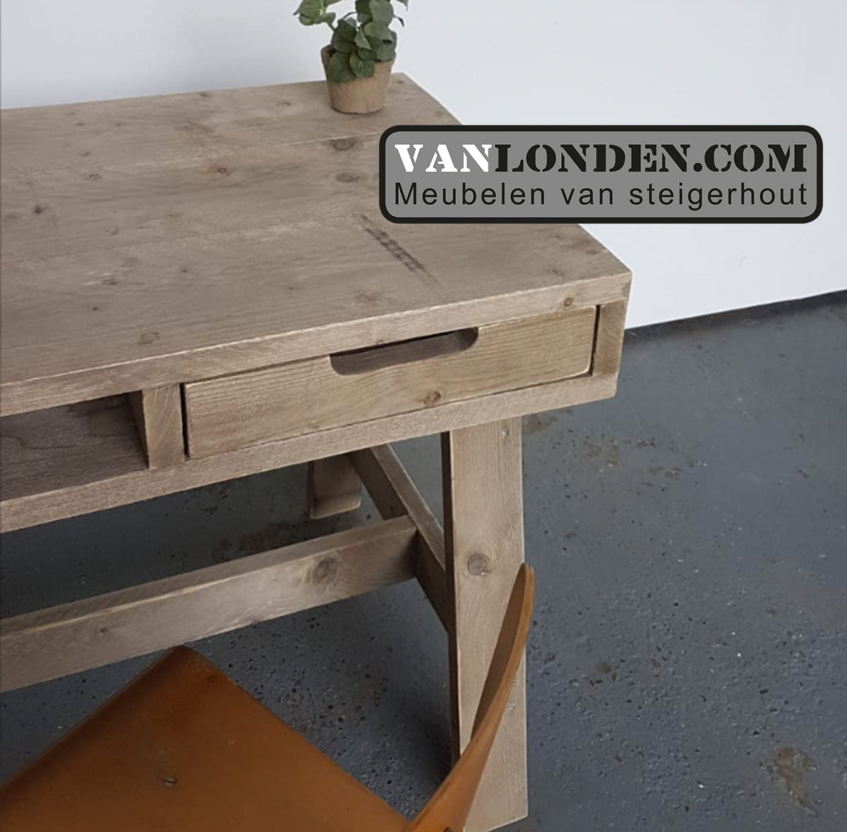 Steigerhouten bureau Benneth