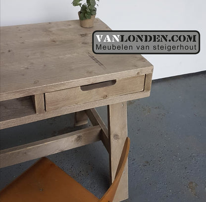 Steigerhouten bureau Benneth