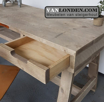 Steigerhouten bureau Benneth