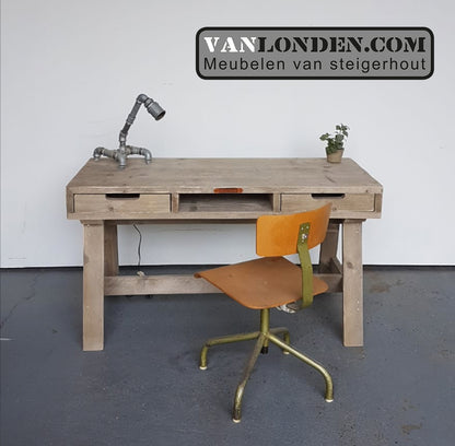 Steigerhouten bureau Benneth