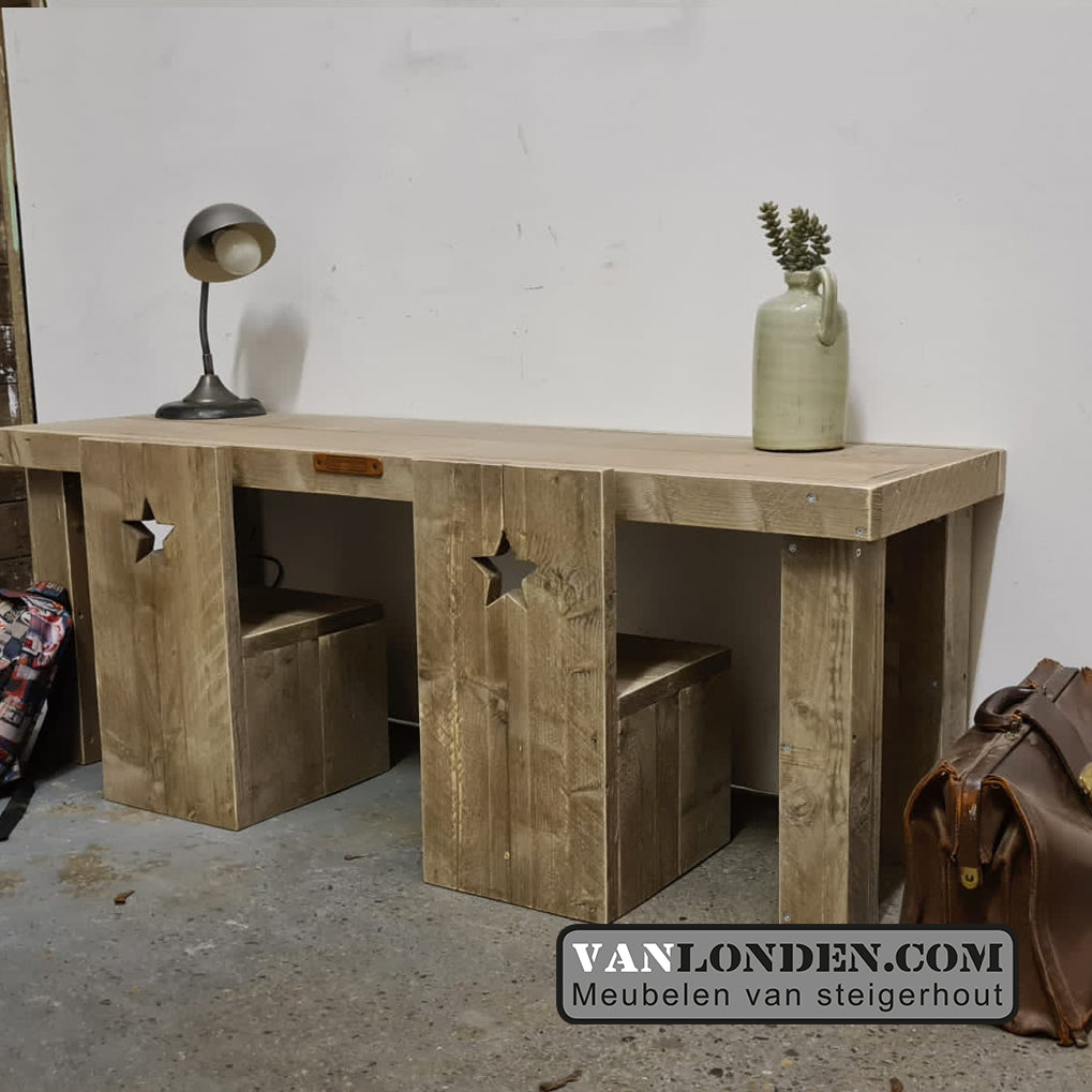 Steigerhouten bureau/speeltafel Jurre
