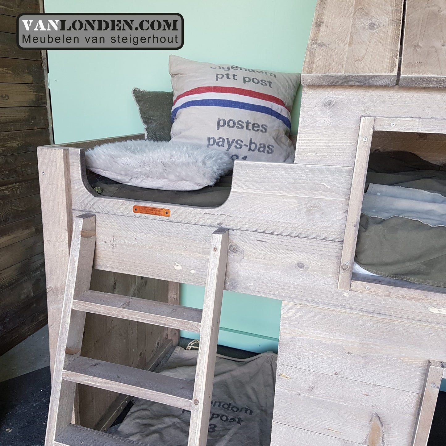 Steigerhouten halfhoogslaper met huisje Joanneke