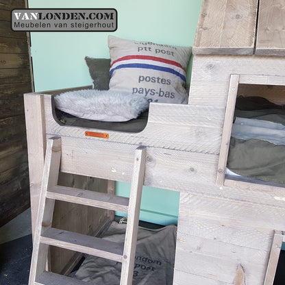 Steigerhouten halfhoogslaper met huisje Joanneke