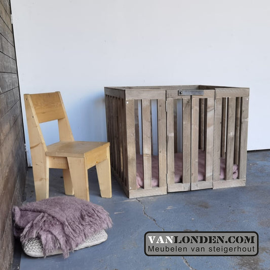 Steigerhouten hondenbench Chip