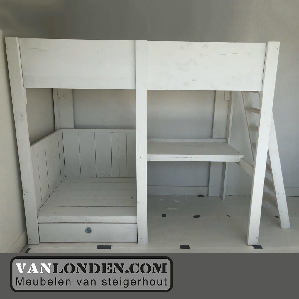 Steigerhouten hoogslaper met bureau Chiel