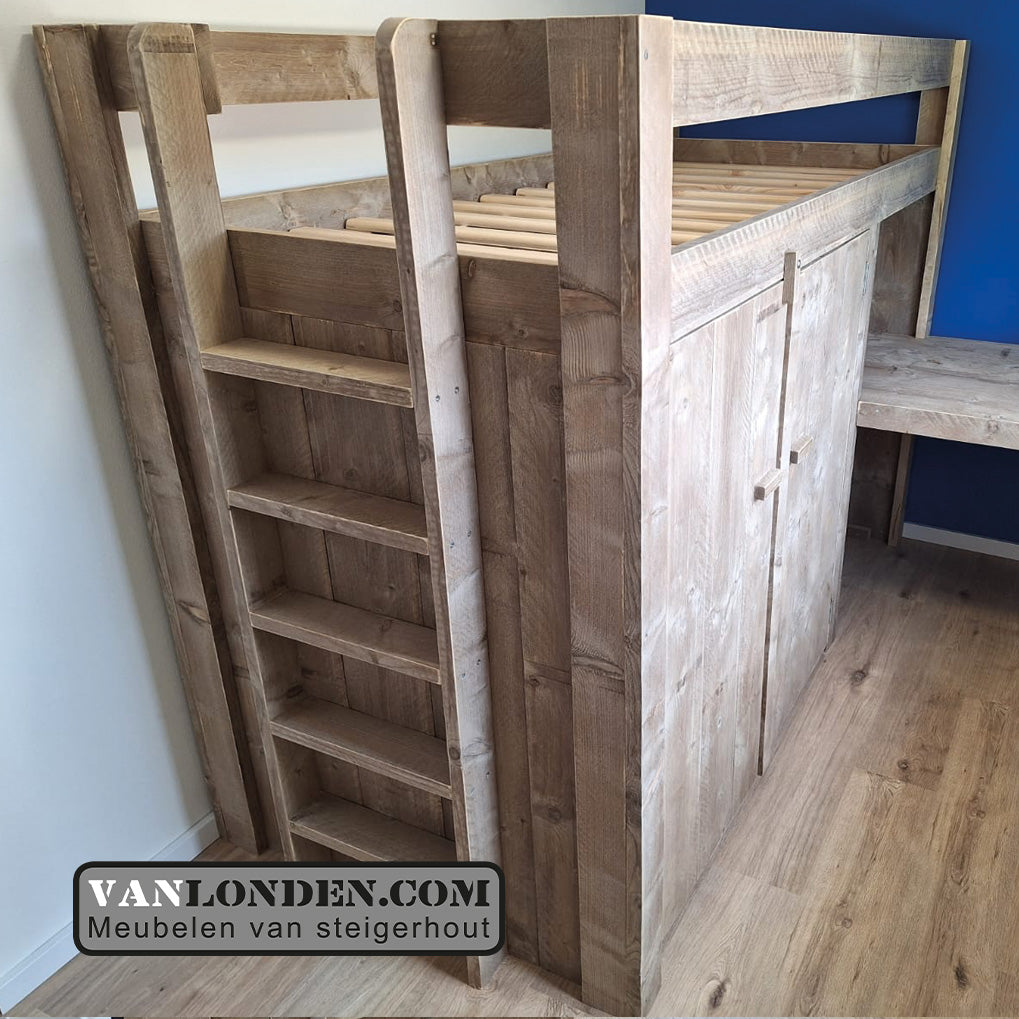 Steigerhouten hoogslaper met bureau Tippe