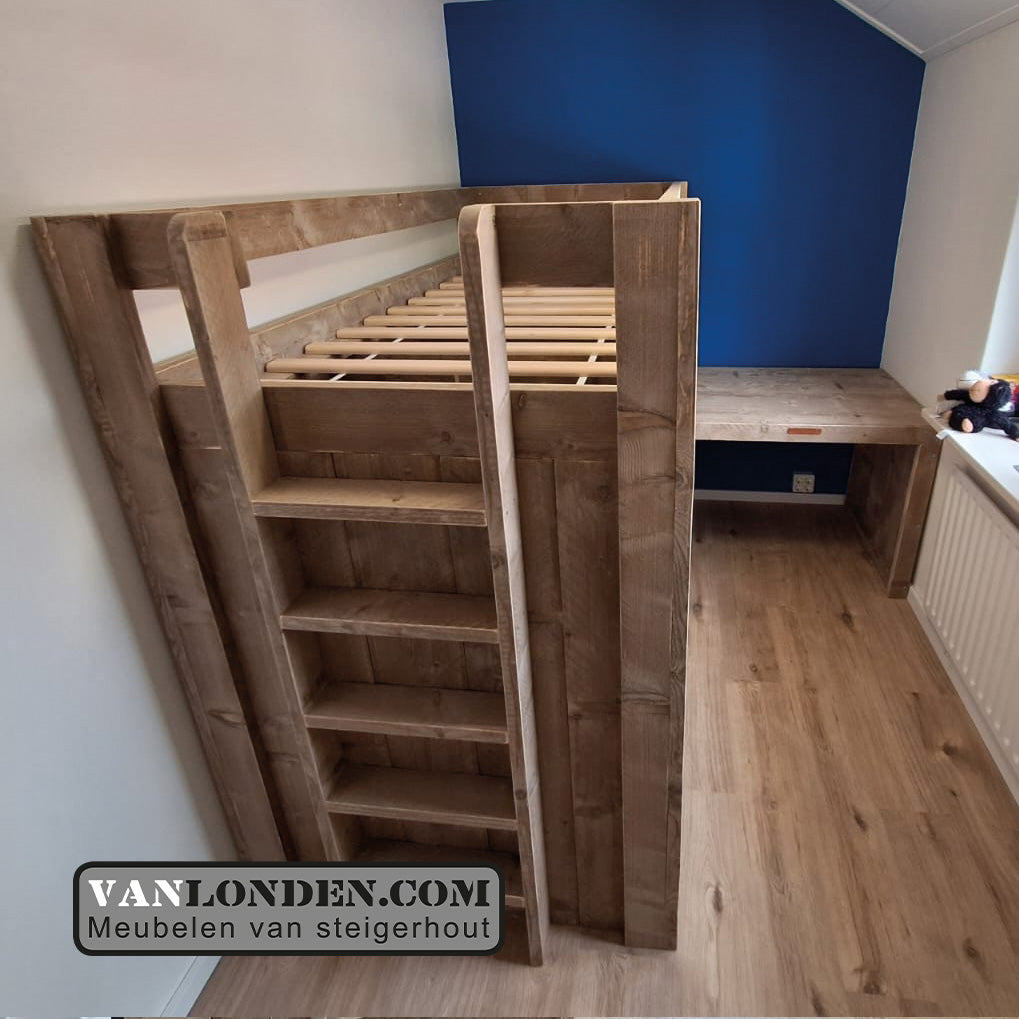 Steigerhouten hoogslaper met bureau Tippe