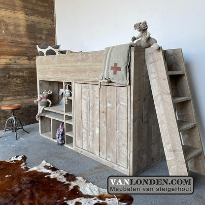 Steigerhouten hoogslaper met kast en trap Goof