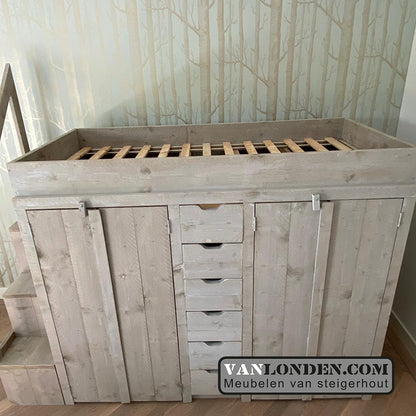 Steigerhouten hoogslaper met kasten en trapkast Karel