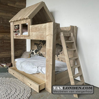 Steigerhouten huisjesbed Birgit