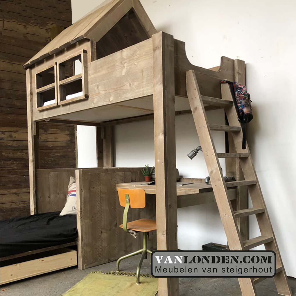 Steigerhouten huisjesbed met bureau Gideon