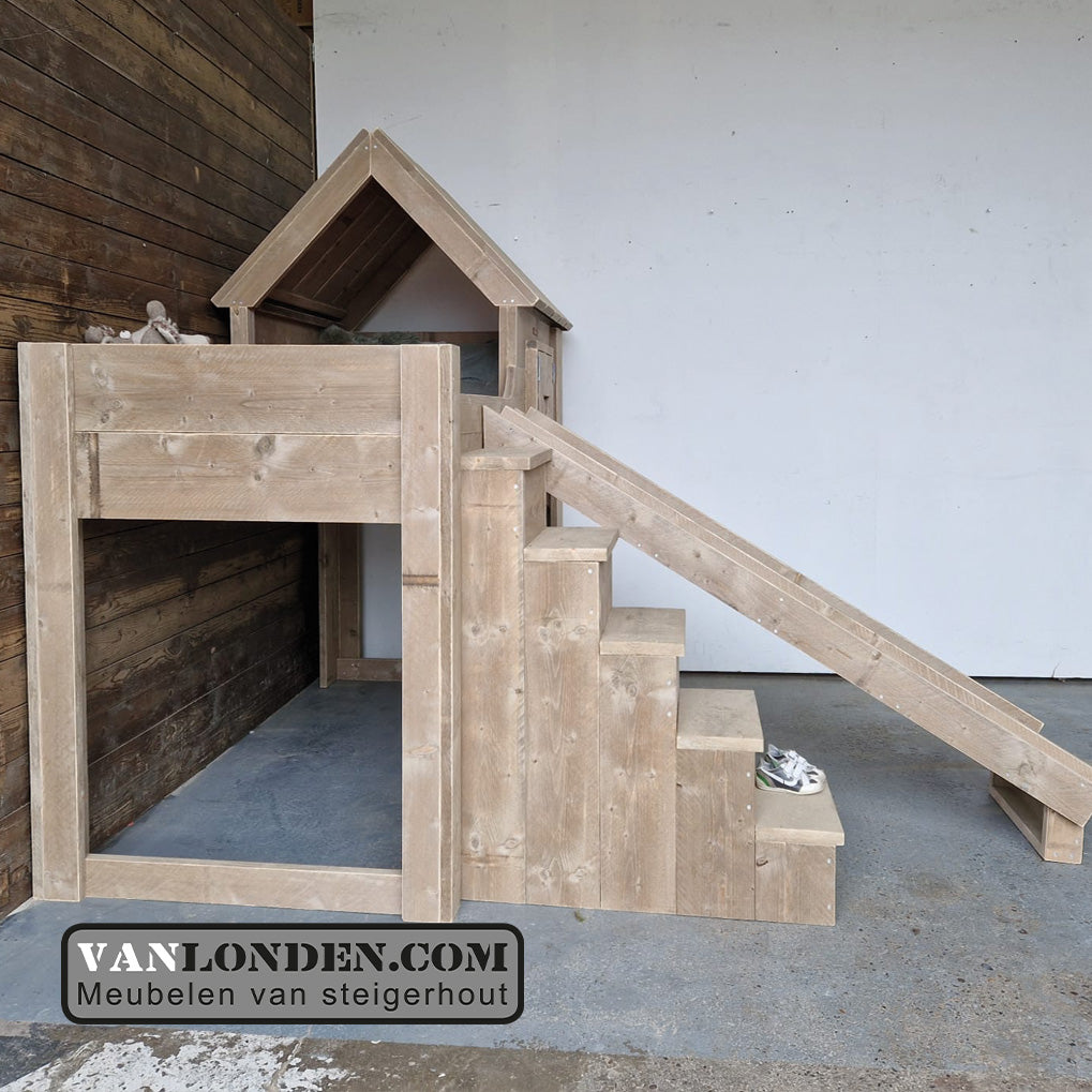 Steigerhouten huisjesbed met glijbaan Dennie