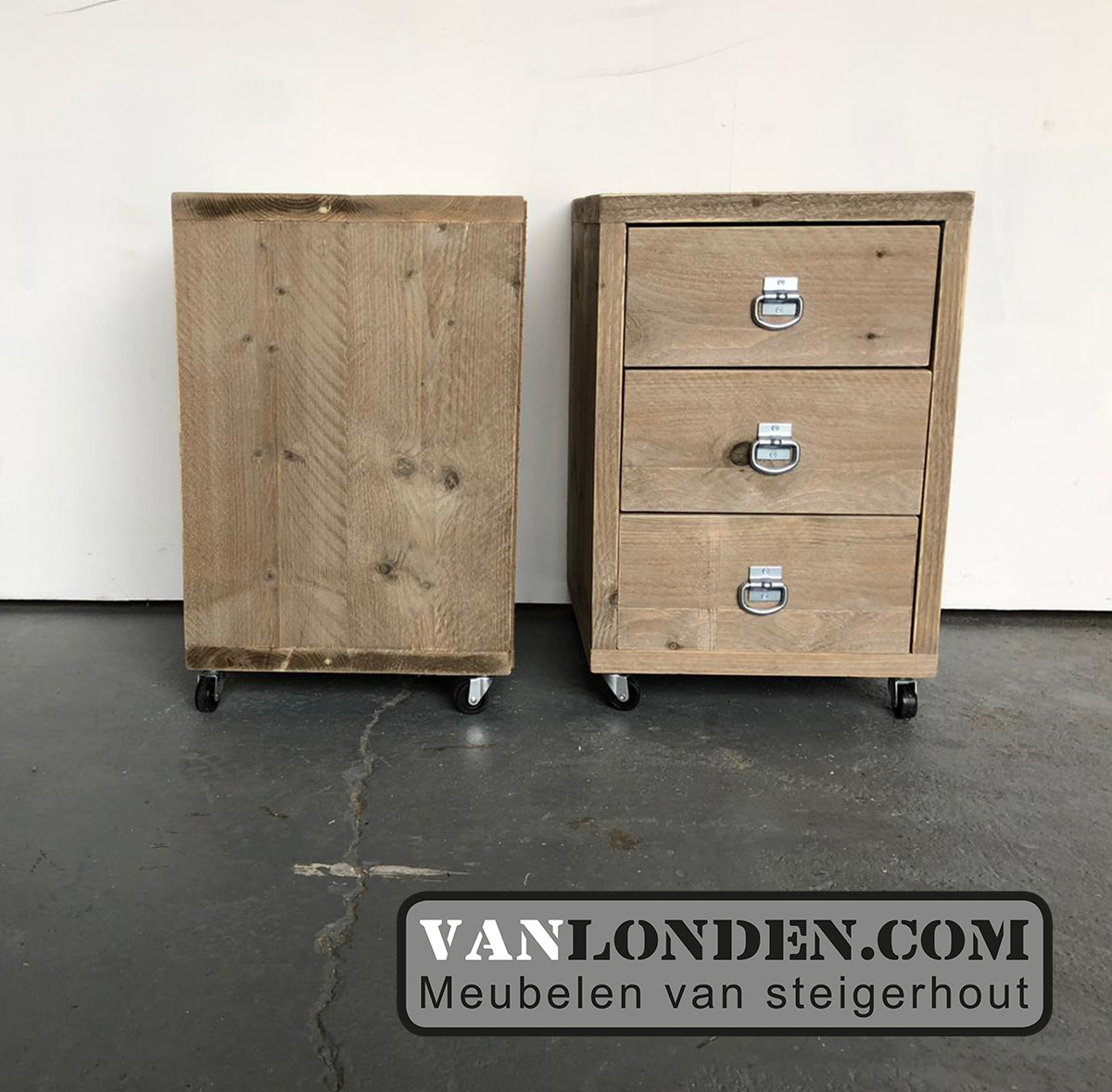 Steigerhouten nachtkastje Nadal