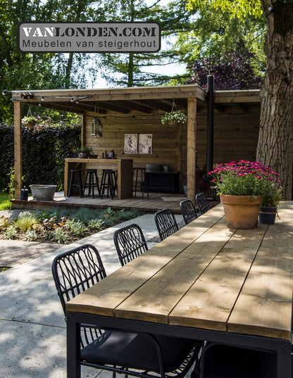 Steigerhouten overkapping en eettafel