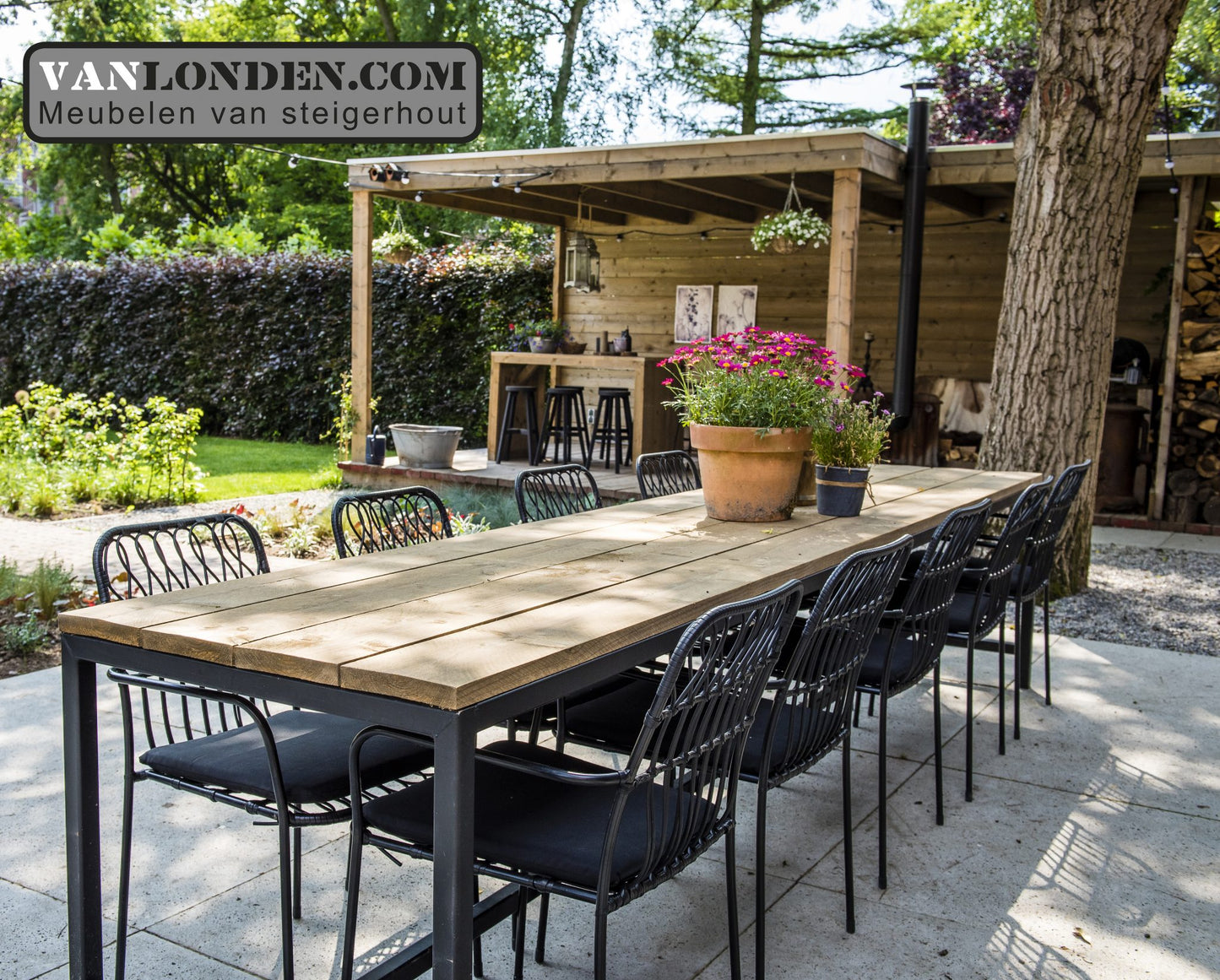 Steigerhouten overkapping en eettafel