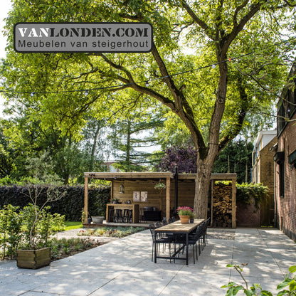 Steigerhouten overkapping en eettafel