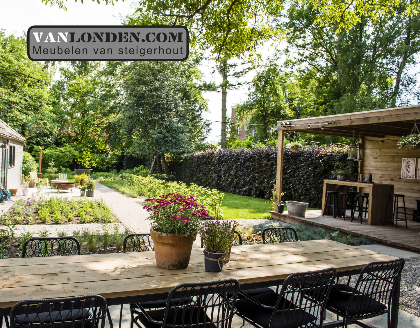 Steigerhouten overkapping en eettafel