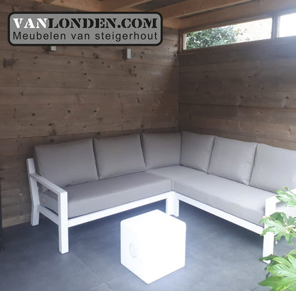 Steigerhouten overkapping met barndeur