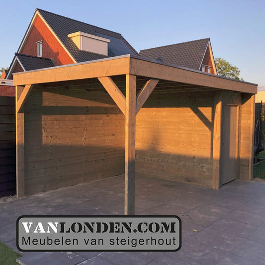 Steigerhouten overkapping met schuur Peet