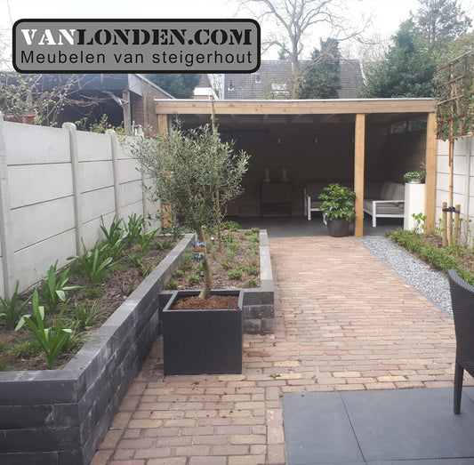 Steigerhouten overkapping met barndeur