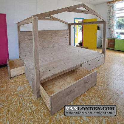 Steigerhouten podium Boaz