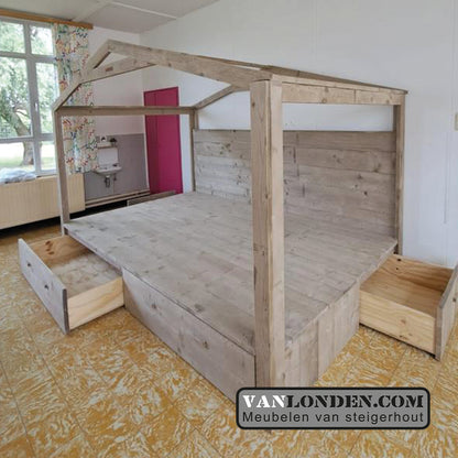 Steigerhouten podium Boaz