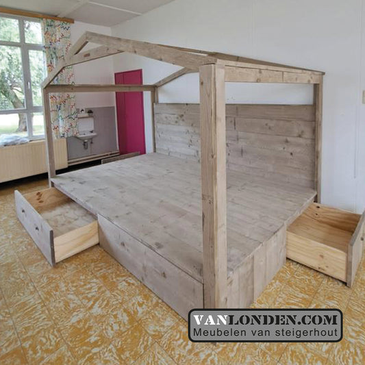 Steigerhouten podium Boaz