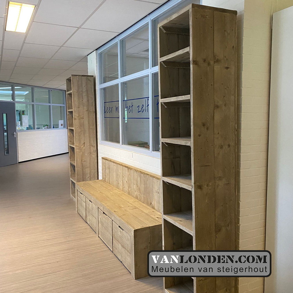 Steigerhouten smalle boekenkast Aniela