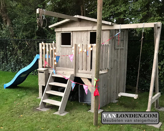 Steigerhouten speelhuis met glijbaan en schommel Sita